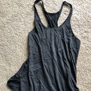 Lululemon tank size 6. Black.